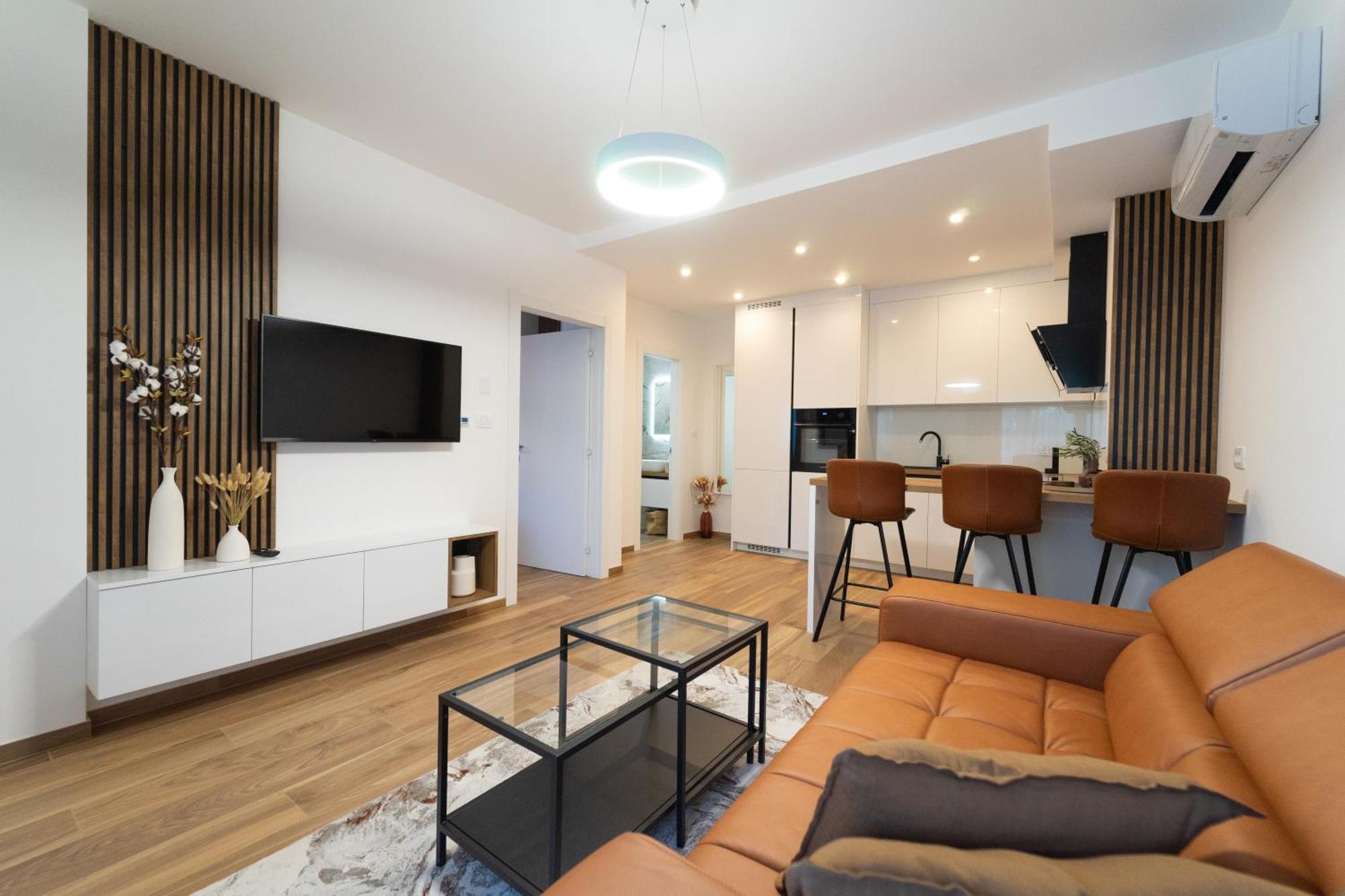 Laurier Apartment *